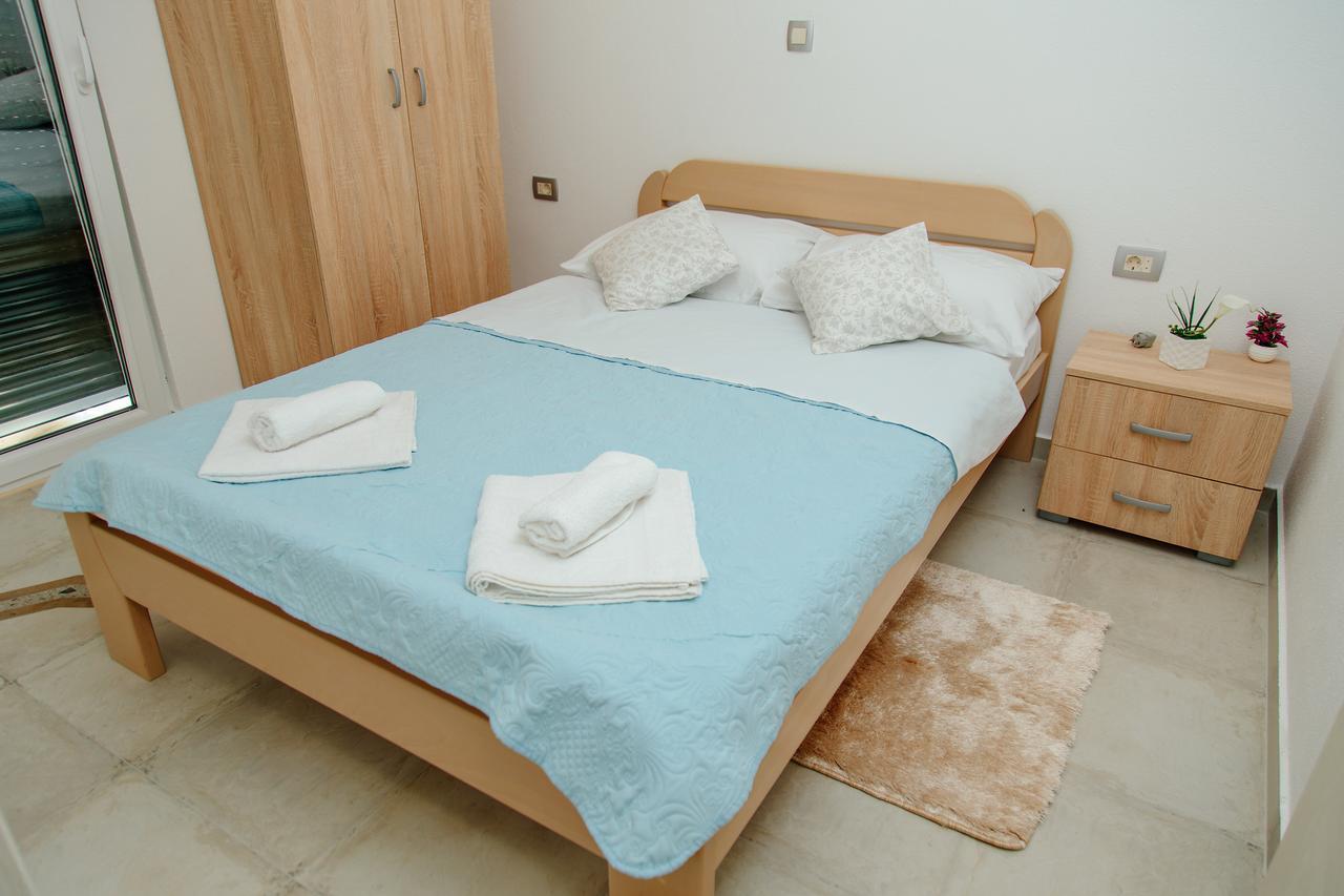 Apartmani Mozaici Risan Eksteriør billede